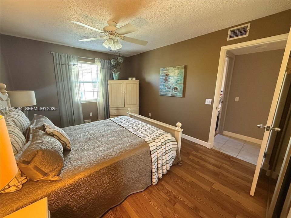 For Sale: $190,000 (2 beds, 2 baths, 768 Square Feet)