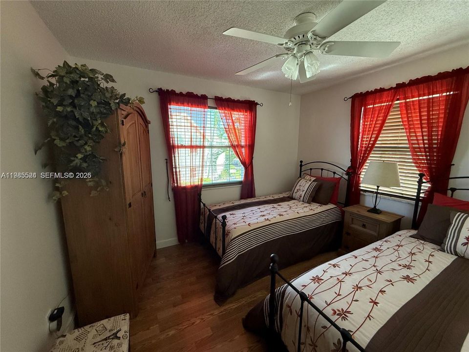 For Sale: $190,000 (2 beds, 2 baths, 768 Square Feet)