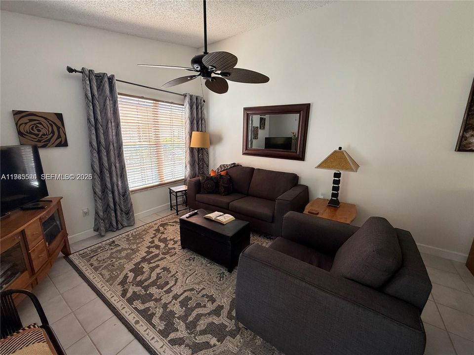 For Sale: $190,000 (2 beds, 2 baths, 768 Square Feet)
