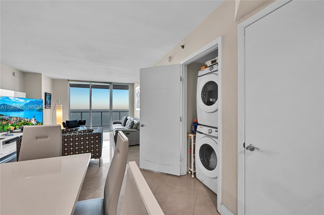 For Sale: $1,099,000 (3 beds, 3 baths, 1571 Square Feet)