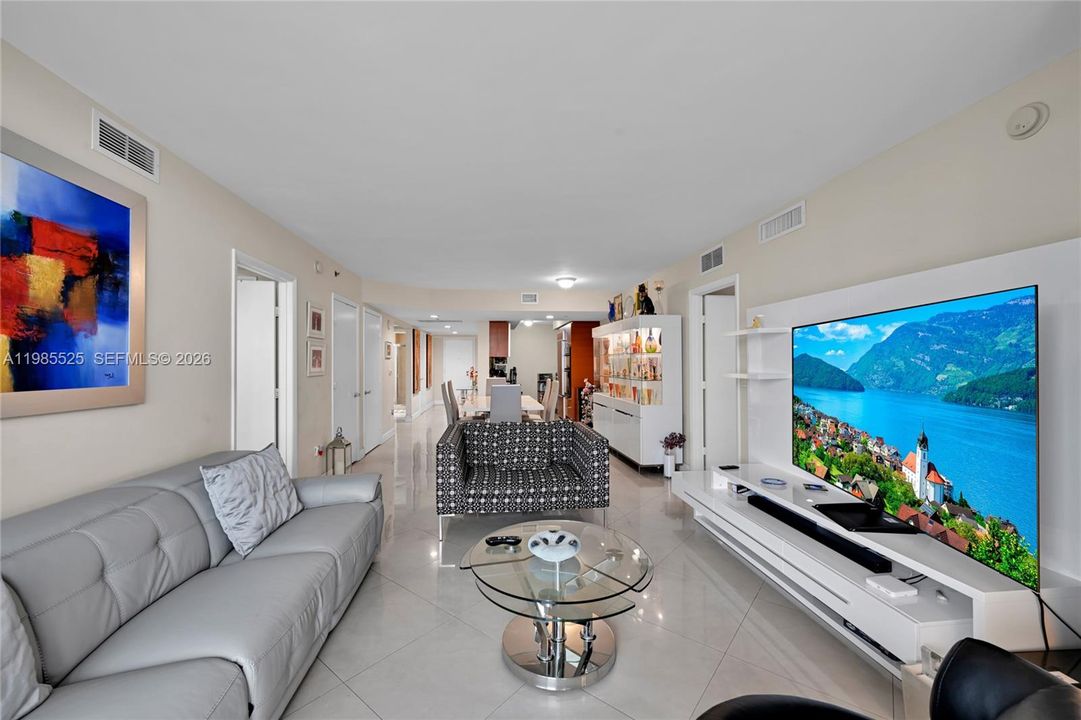 For Sale: $1,099,000 (3 beds, 3 baths, 1571 Square Feet)