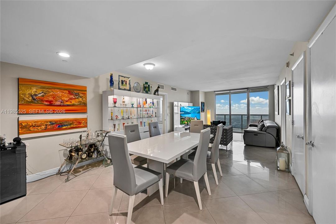 For Sale: $1,099,000 (3 beds, 3 baths, 1571 Square Feet)