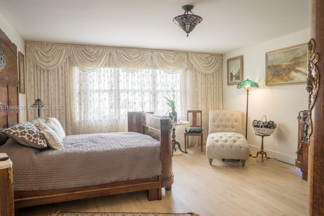 For Sale: $830,000 (2 beds, 2 baths, 1724 Square Feet)