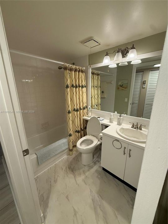 For Sale: $210,000 (2 beds, 2 baths, 768 Square Feet)