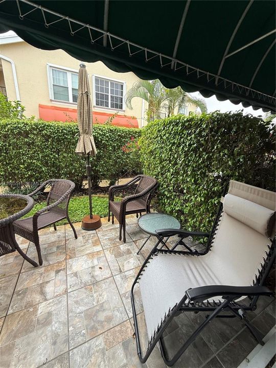 For Sale: $210,000 (2 beds, 2 baths, 768 Square Feet)