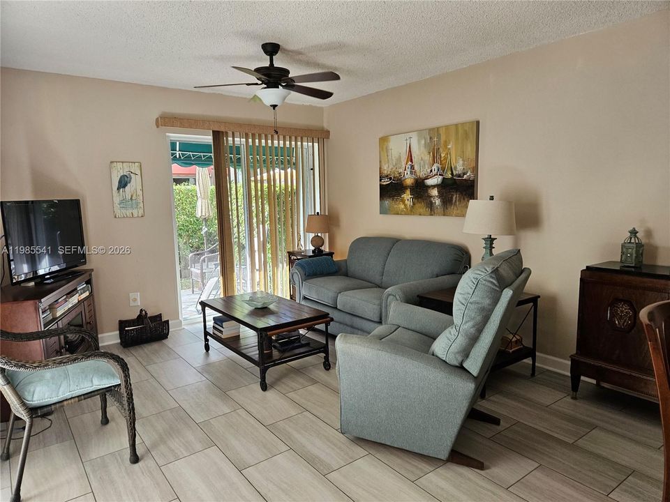 For Sale: $210,000 (2 beds, 2 baths, 768 Square Feet)