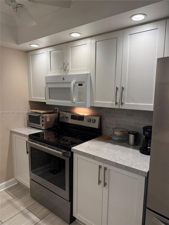 For Sale: $210,000 (2 beds, 2 baths, 768 Square Feet)