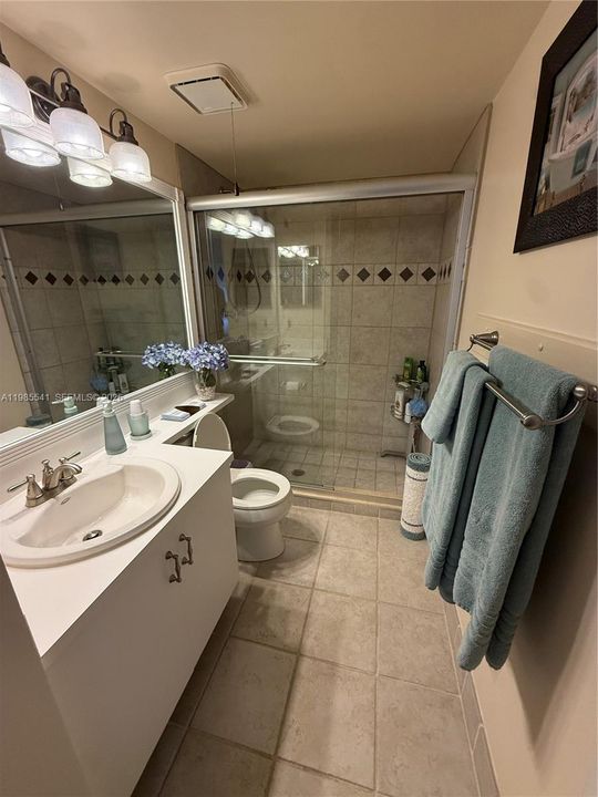 For Sale: $210,000 (2 beds, 2 baths, 768 Square Feet)