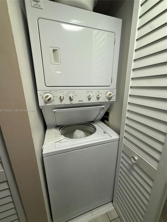 For Sale: $210,000 (2 beds, 2 baths, 768 Square Feet)