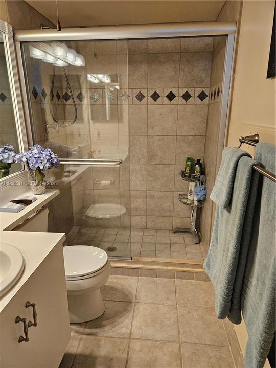 For Sale: $210,000 (2 beds, 2 baths, 768 Square Feet)