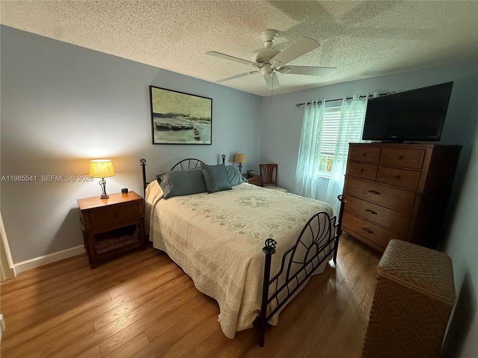 For Sale: $210,000 (2 beds, 2 baths, 768 Square Feet)