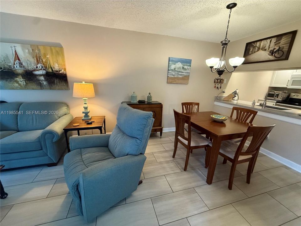 For Sale: $210,000 (2 beds, 2 baths, 768 Square Feet)