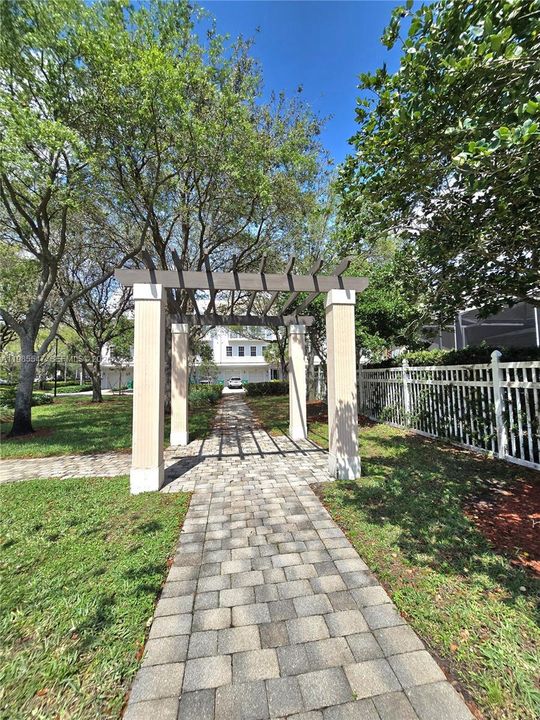 En Venta: $395,000 (2 camas, 2 baños, 1682 Pies cuadrados)