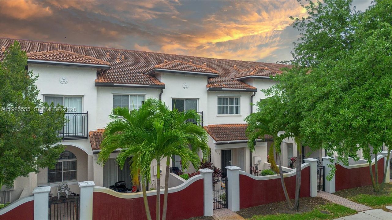 For Sale: $325,000 (2 beds, 2 baths, 1227 Square Feet)