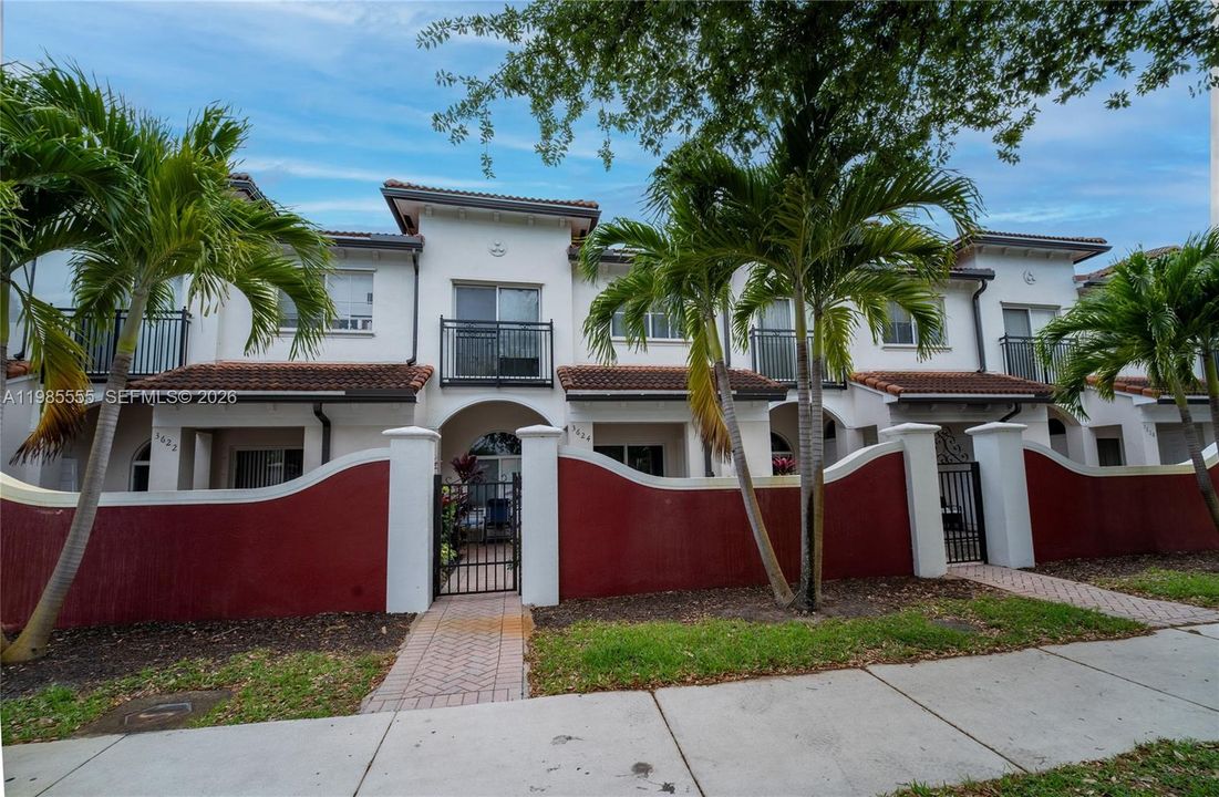 For Sale: $325,000 (2 beds, 2 baths, 1227 Square Feet)