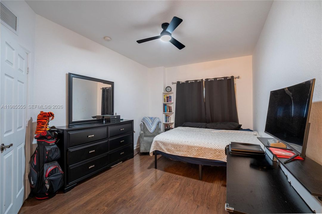 For Sale: $325,000 (2 beds, 2 baths, 1227 Square Feet)