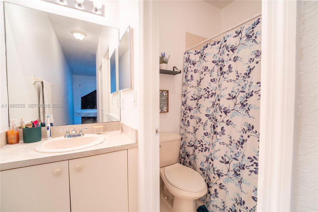 For Sale: $325,000 (2 beds, 2 baths, 1227 Square Feet)