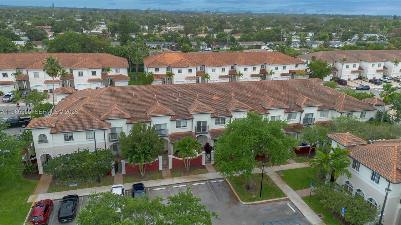 For Sale: $325,000 (2 beds, 2 baths, 1227 Square Feet)