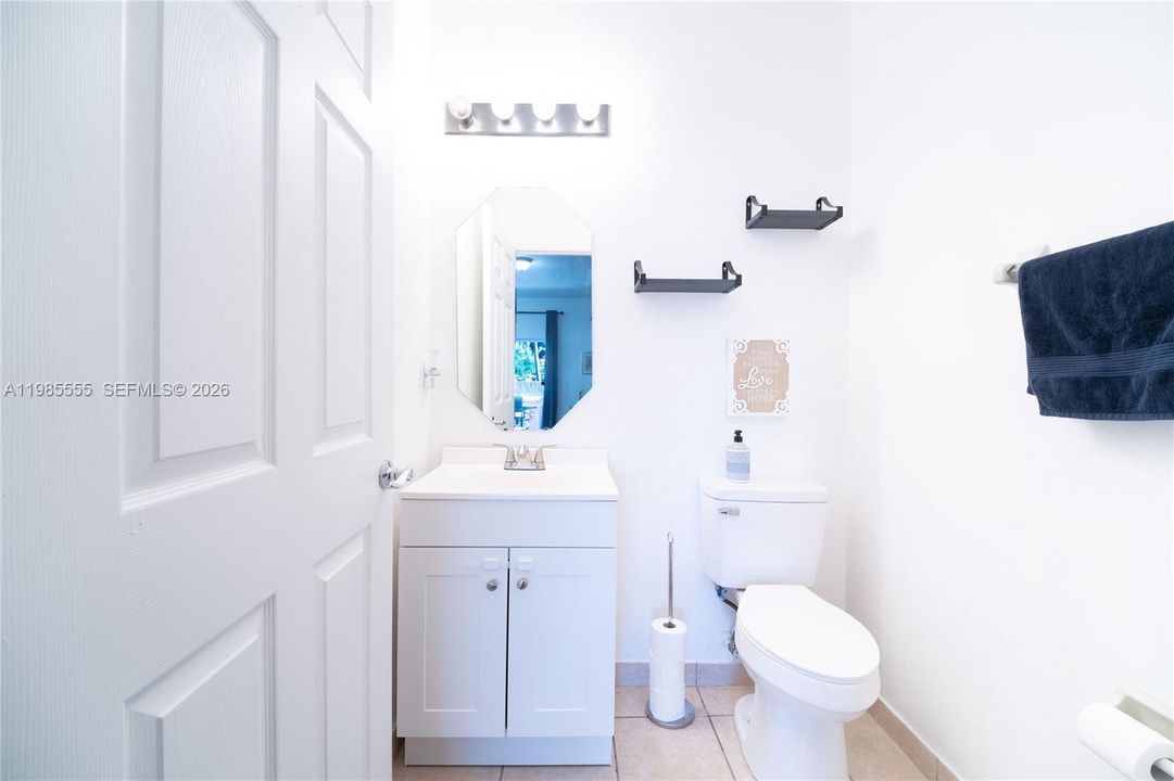 For Sale: $325,000 (2 beds, 2 baths, 1227 Square Feet)