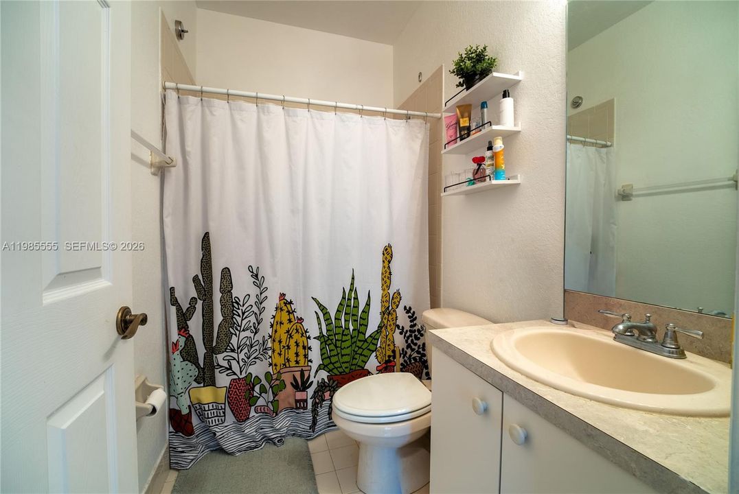 For Sale: $325,000 (2 beds, 2 baths, 1227 Square Feet)