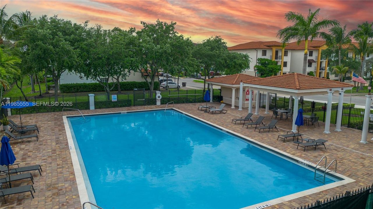 For Sale: $325,000 (2 beds, 2 baths, 1227 Square Feet)