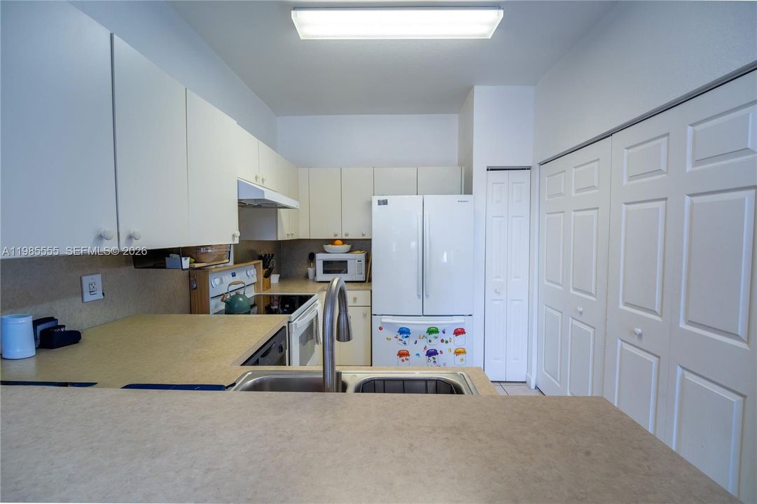 For Sale: $325,000 (2 beds, 2 baths, 1227 Square Feet)