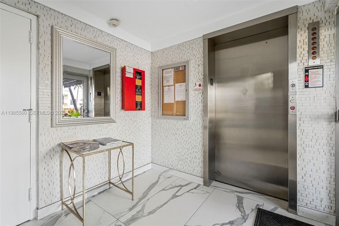 На продажу: $379,000 (2 спален, 1 ванн, 740 Квадратных фут)