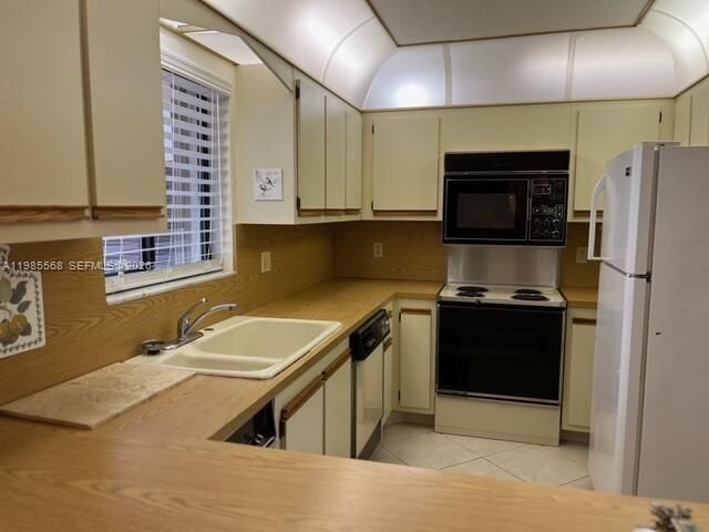 Recently Sold: $215,000 (2 beds, 2 baths, 1336 Square Feet)
