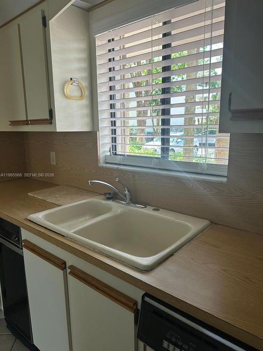Recently Sold: $215,000 (2 beds, 2 baths, 1336 Square Feet)