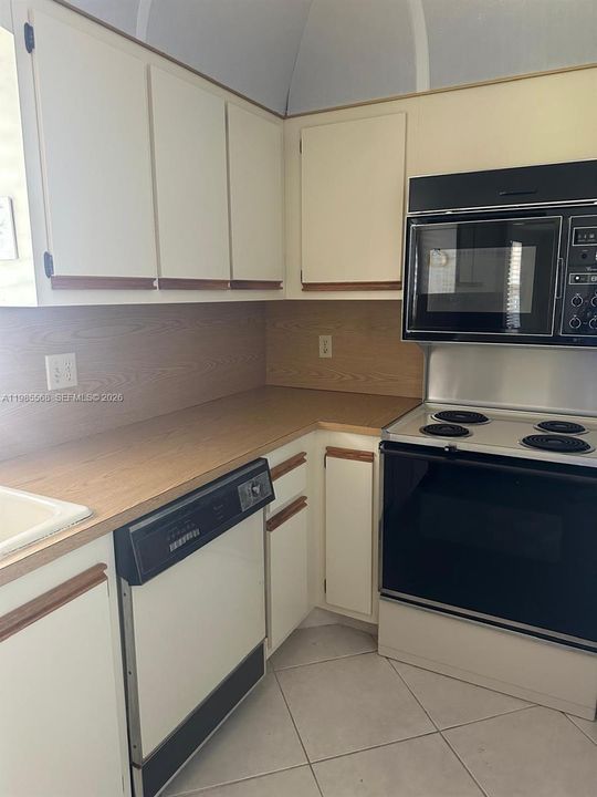 Recently Sold: $215,000 (2 beds, 2 baths, 1336 Square Feet)