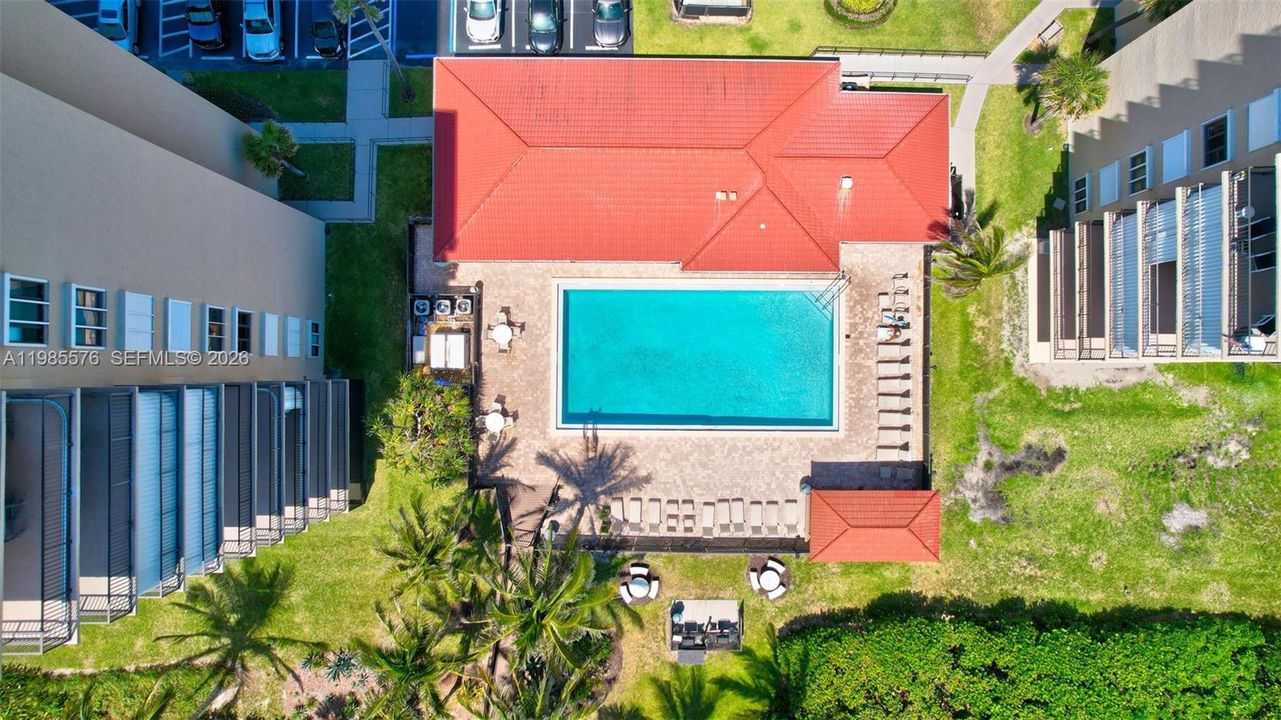 На продажу: $300,000 (2 спален, 2 ванн, 1126 Квадратных фут)
