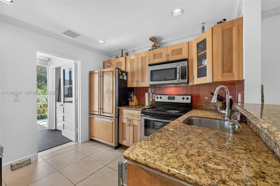 For Sale: $186,000 (2 beds, 1 baths, 1000 Square Feet)