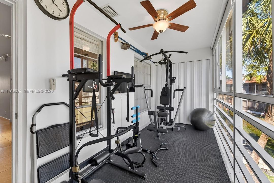 For Sale: $186,000 (2 beds, 1 baths, 1000 Square Feet)