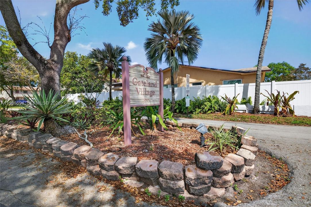 For Sale: $186,000 (2 beds, 1 baths, 1000 Square Feet)