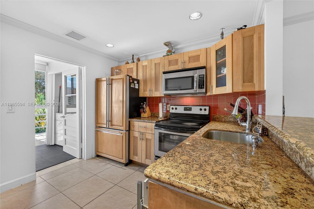 For Sale: $186,000 (2 beds, 1 baths, 1000 Square Feet)
