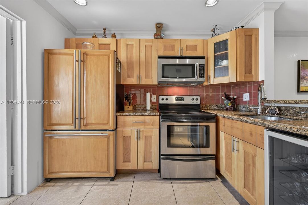 For Sale: $186,000 (2 beds, 1 baths, 1000 Square Feet)