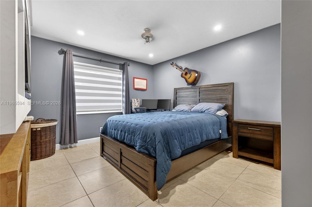 For Sale: $186,000 (2 beds, 1 baths, 1000 Square Feet)