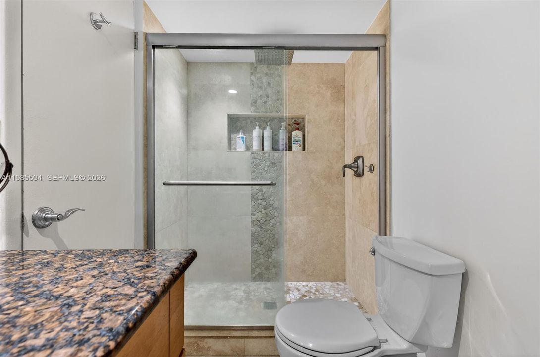 For Sale: $186,000 (2 beds, 1 baths, 1000 Square Feet)