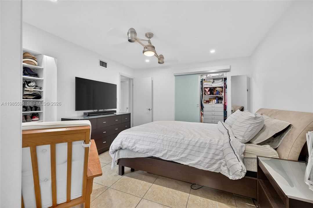 For Sale: $186,000 (2 beds, 1 baths, 1000 Square Feet)