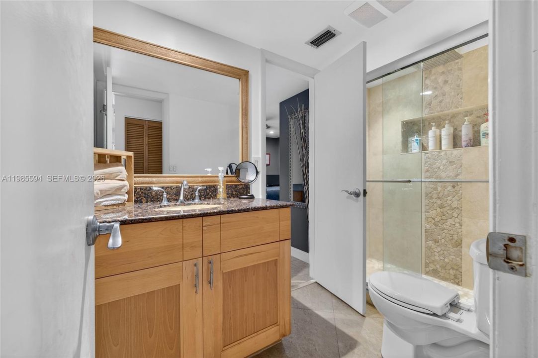 For Sale: $186,000 (2 beds, 1 baths, 1000 Square Feet)