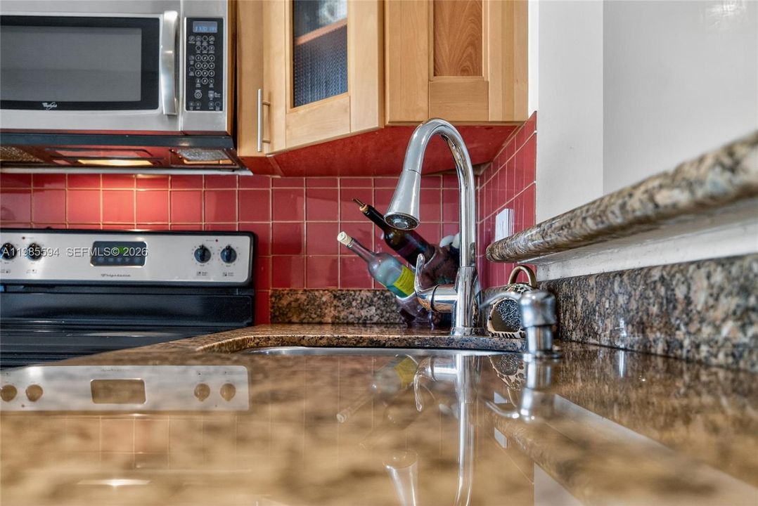 For Sale: $186,000 (2 beds, 1 baths, 1000 Square Feet)