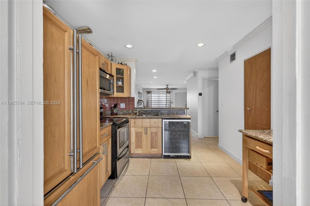 For Sale: $186,000 (2 beds, 1 baths, 1000 Square Feet)