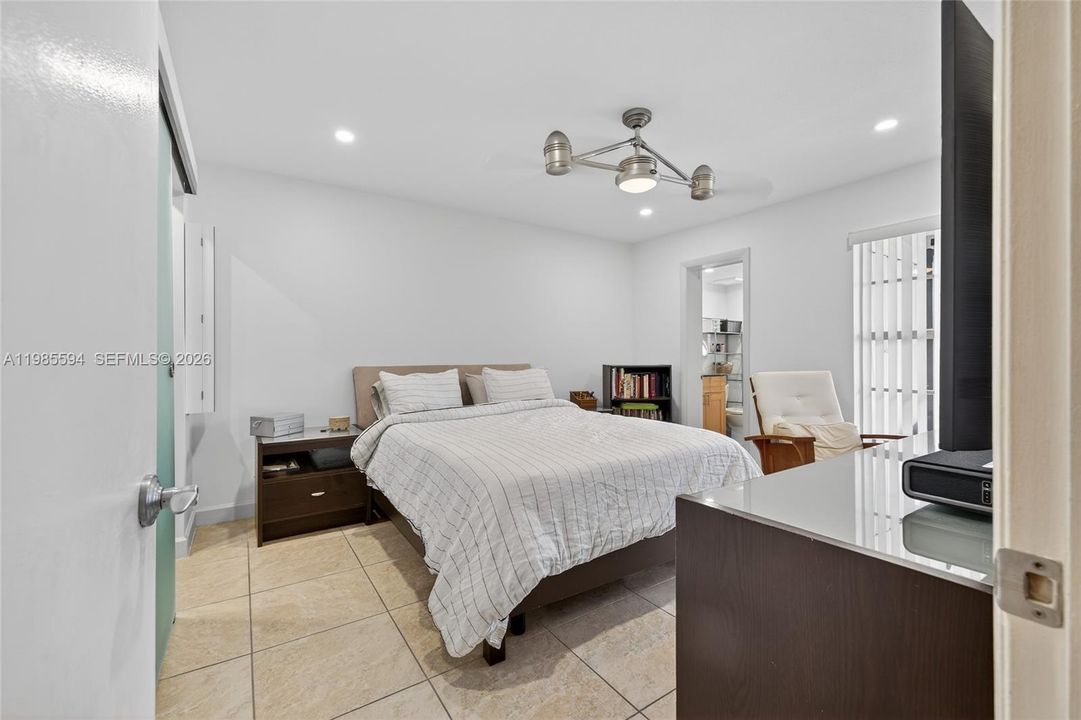 For Sale: $186,000 (2 beds, 1 baths, 1000 Square Feet)