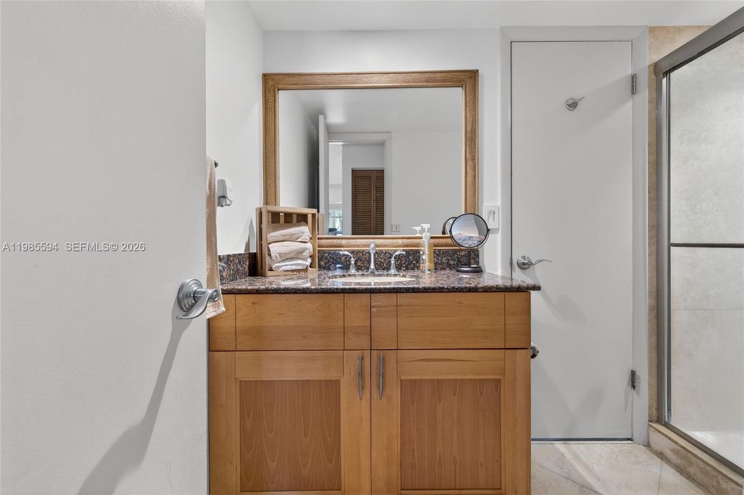 For Sale: $186,000 (2 beds, 1 baths, 1000 Square Feet)