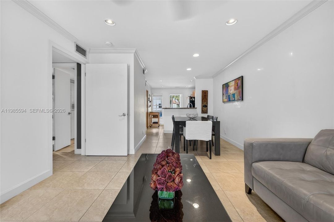 For Sale: $186,000 (2 beds, 1 baths, 1000 Square Feet)