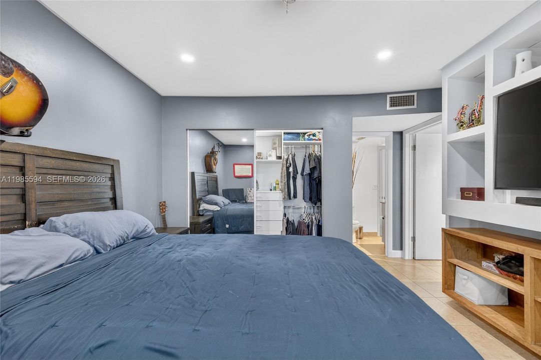 For Sale: $186,000 (2 beds, 1 baths, 1000 Square Feet)