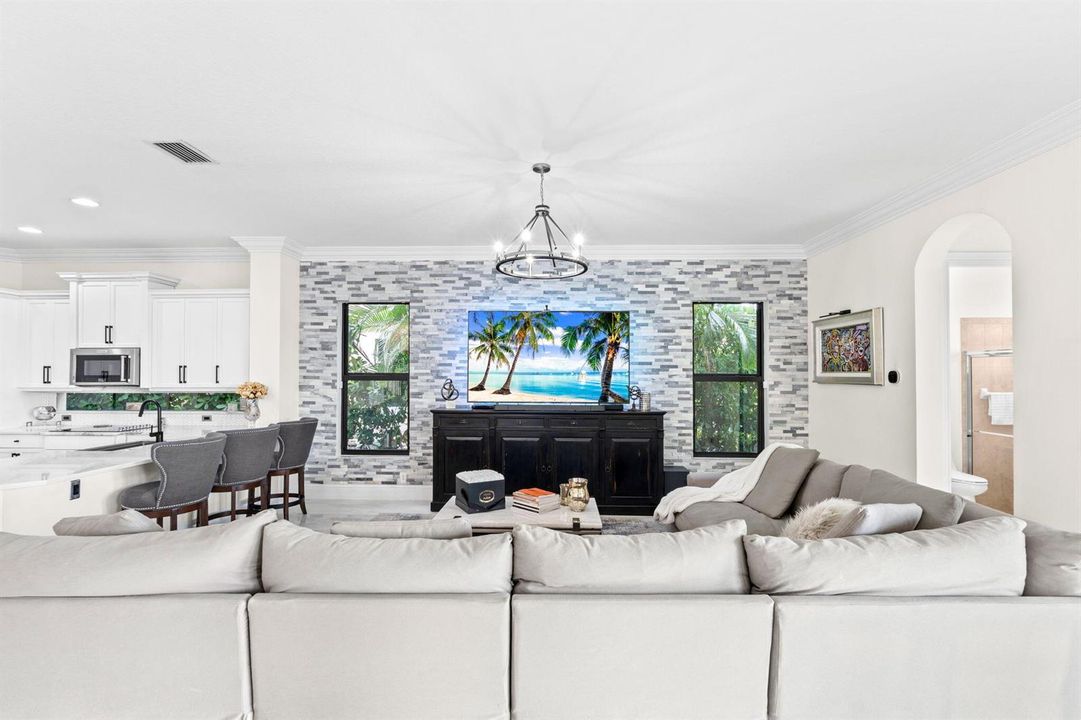 44-web-or-mls-A7403476