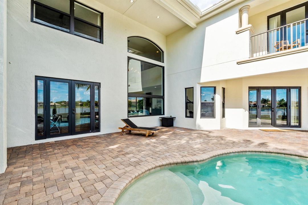 63-web-or-mls-A7403402