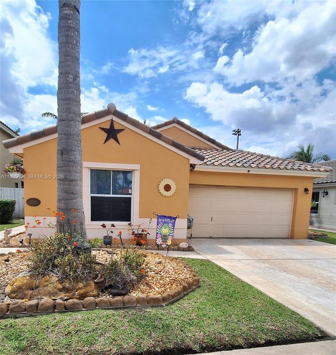For Sale: $575,000 (3 beds, 2 baths, 1764 Square Feet)