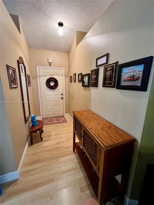 For Sale: $575,000 (3 beds, 2 baths, 1764 Square Feet)